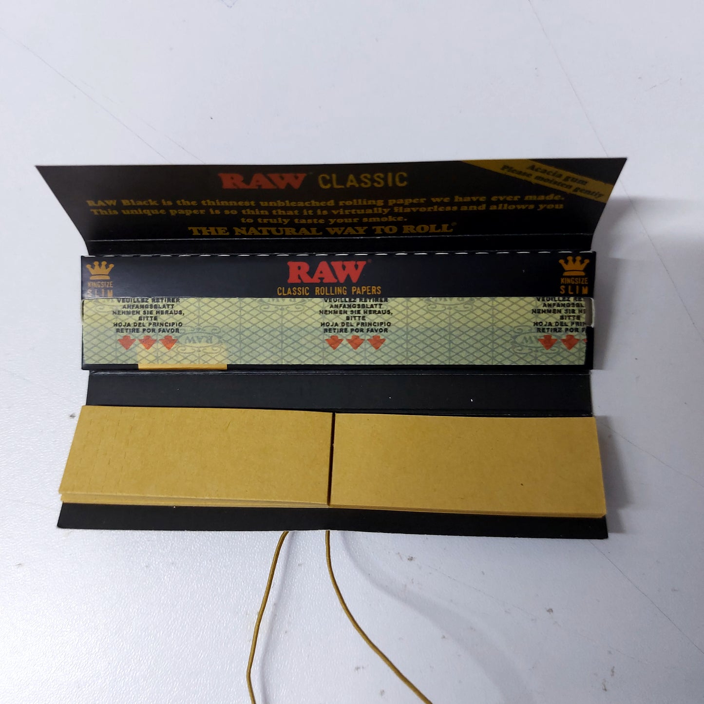 RAW Black Classic Papers - King Size + Tips